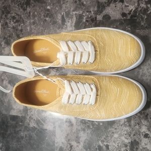 Brand new yellow sz 6 shoes
